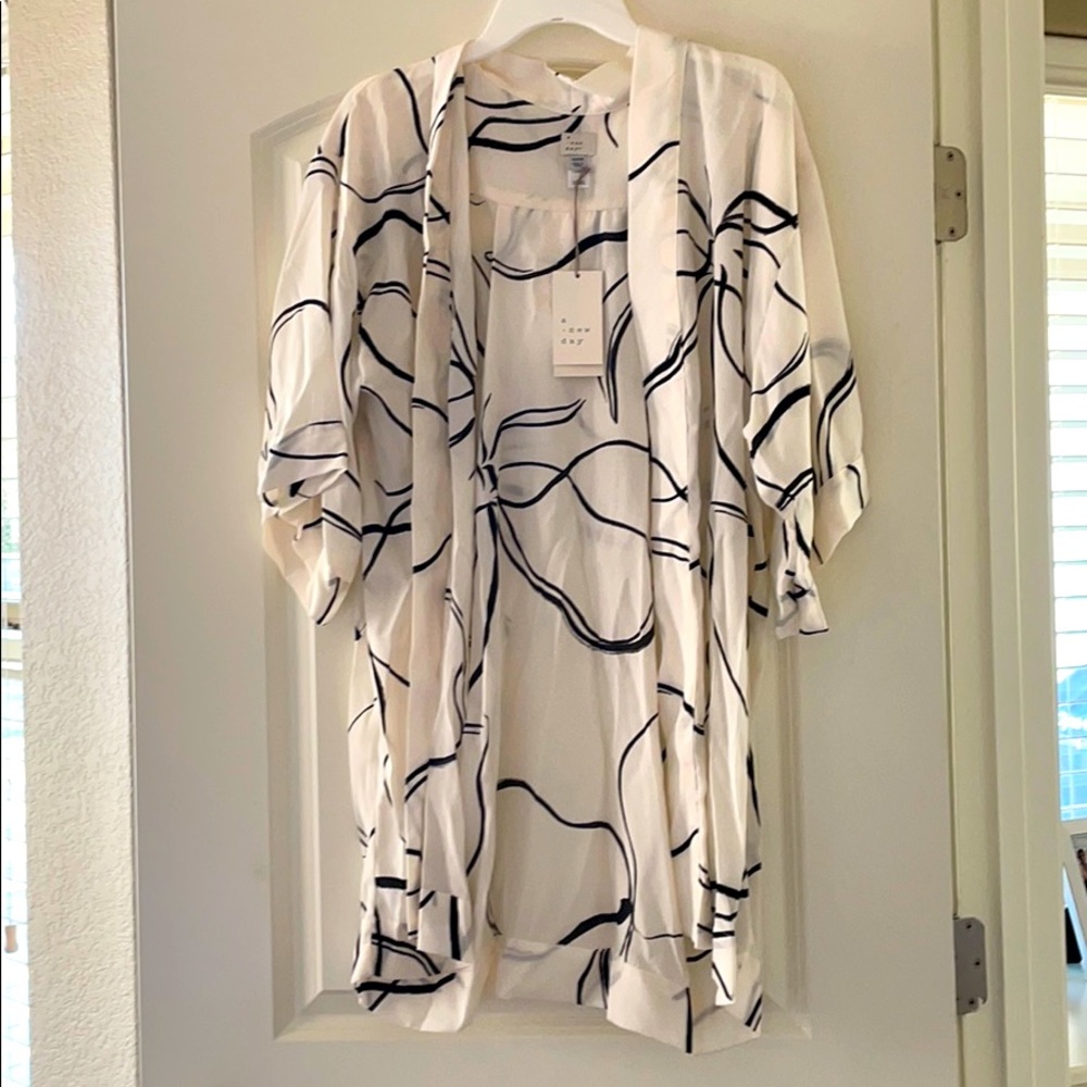 New with tags Kimono One size S-L ivory and black